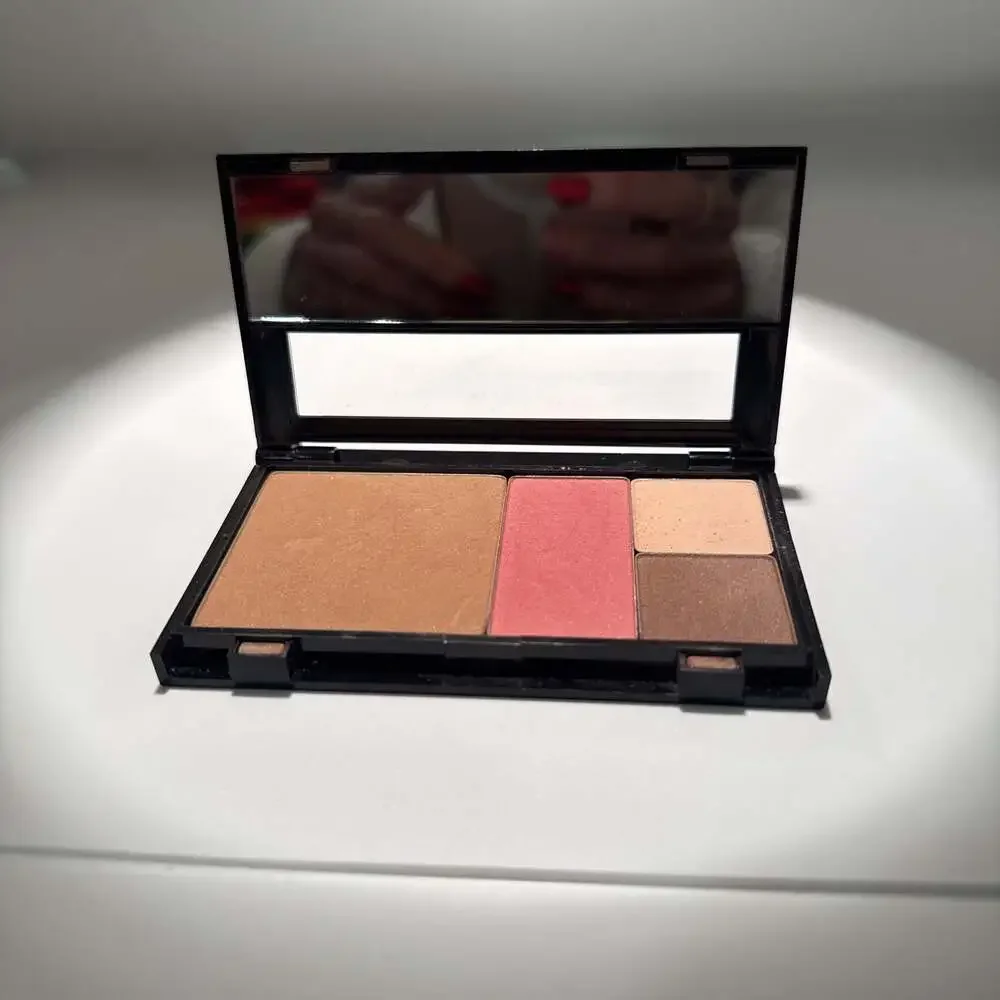 Trish McEvoy MAKEUP WARDROBING Refillable Magnetic Makeup Page - Small
